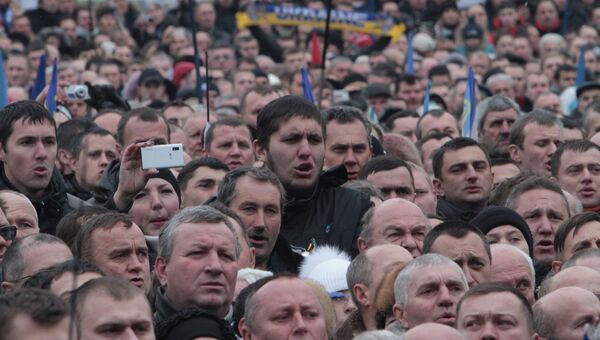 Сторонники евроинтеграции Украины во время митинга