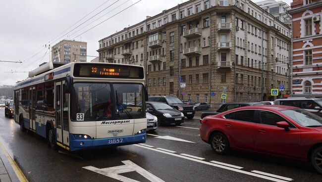 Автомобильное движение в Москве. Архивное фото