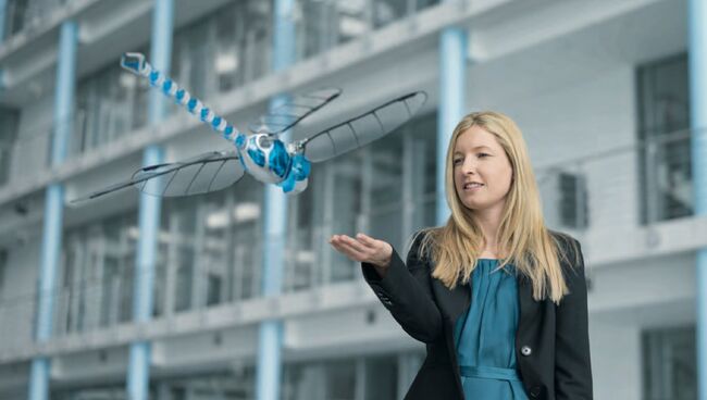 Робот BioniCopter, разработанный немецкой компанией Festo, архивное фото