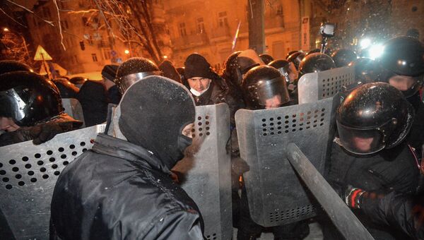Милиция штурмует баррикады в Киеве. Архивное фото