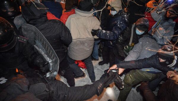 Милиция штурмует баррикады в Киеве, фото с места события