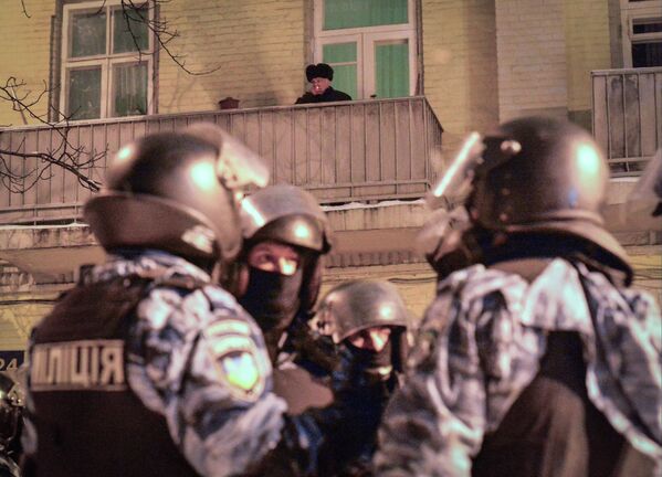 Снос баррикады на улице Лютеранская в Киеве