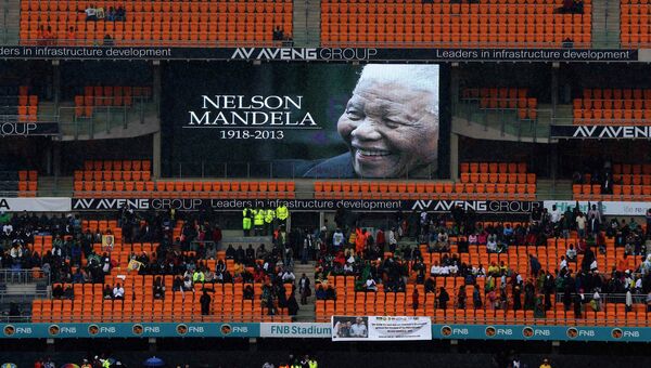 Панихида по Нельсону Манделе на стадионе в Йоханнесбурге
