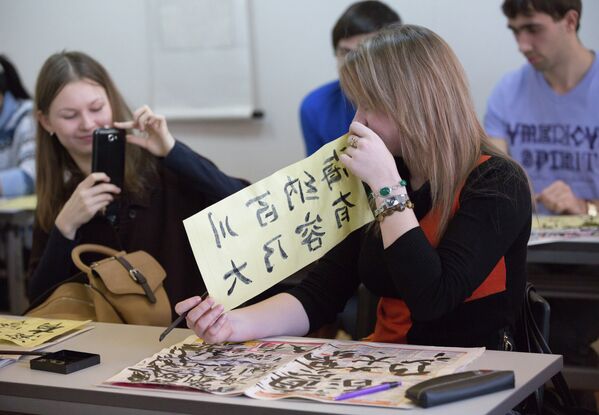 Современное определение каллиграфии, и не только китайской, звучит как искусство оформления знаков в экспрессивной, гармоничной и искусной манере.