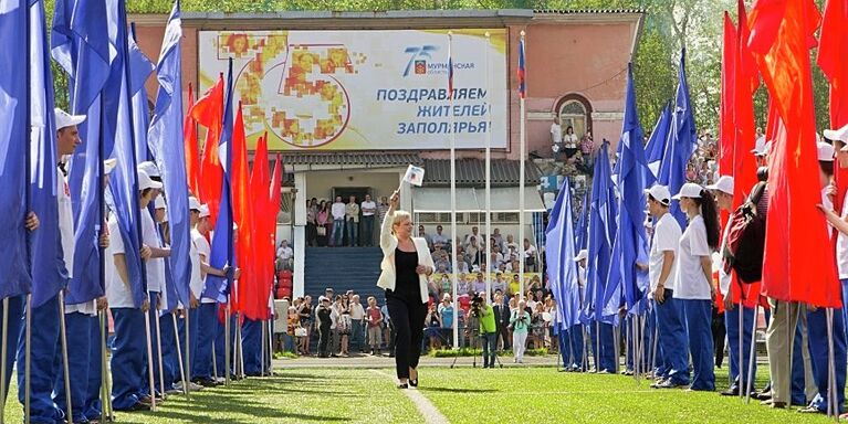 Губернатор на поле в Мурманске