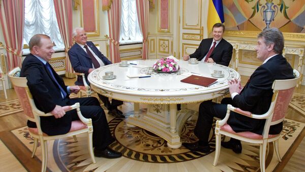 Президент Украины Виктор Янукович во время встречи с экс-президентами страны, архивное фото