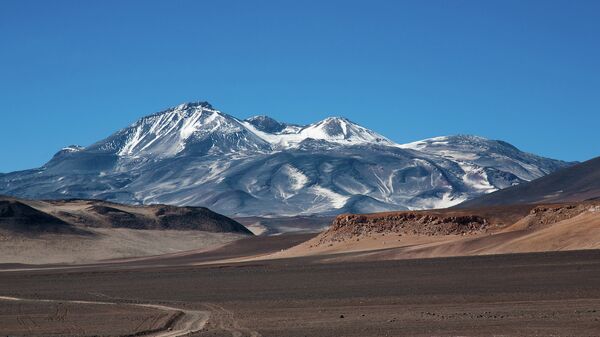 Вулкан Охос-дель-Саладо в Чили. Архивное фото