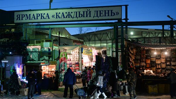 Гусинобродский вещевой рынок в Новосибирске, архивное фото