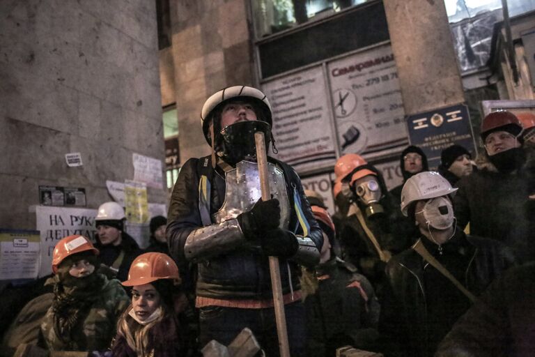 Внутренние войска начали штурм лагеря митингующих на Майдане