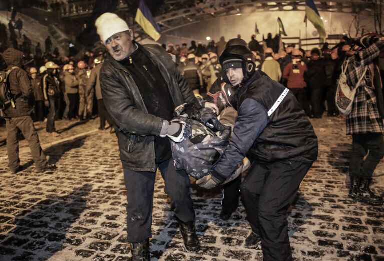 Внутренние войска начали штурм лагеря митингующих на Майдане