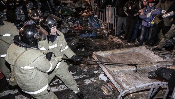 Внутренние войска начали штурм лагеря митингующих на Майдане, фото с места события
