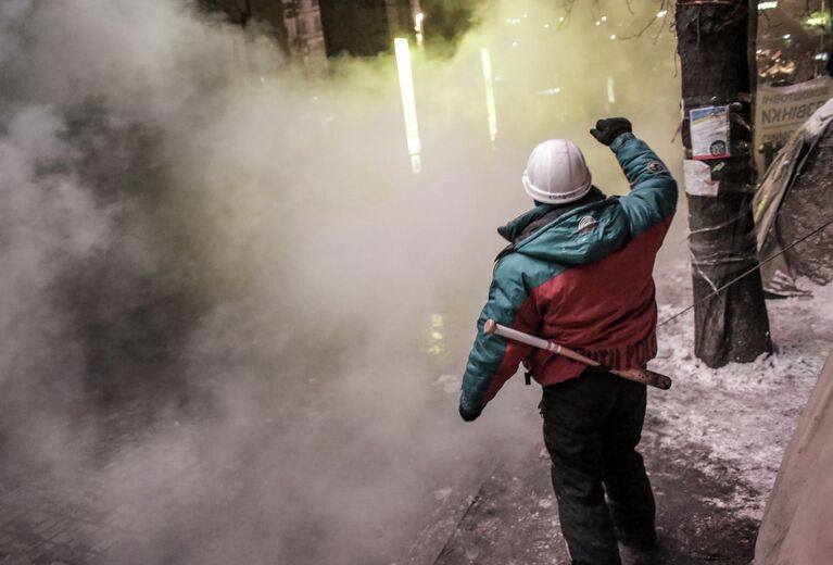 Внутренние войска начали штурм лагеря митингующих на Майдане