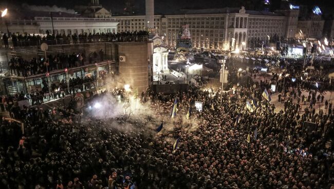 Внутренние войска начали штурм лагеря митингующих на Майдане