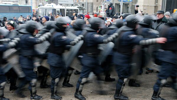 Сотрудники правоохранительных органов Украины на площади Независимости в Киеве