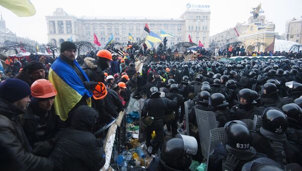 Внутренние войска начали штурм лагеря митингующих на Майдане. Архивное фото