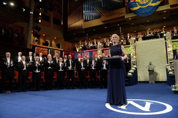 Дочь Элис Манро Дженни на церемонии награждения Нобелевских лауреатов