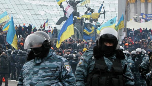 Сотрудники правоохранительных органов Украины на площади Независимости в Киеве