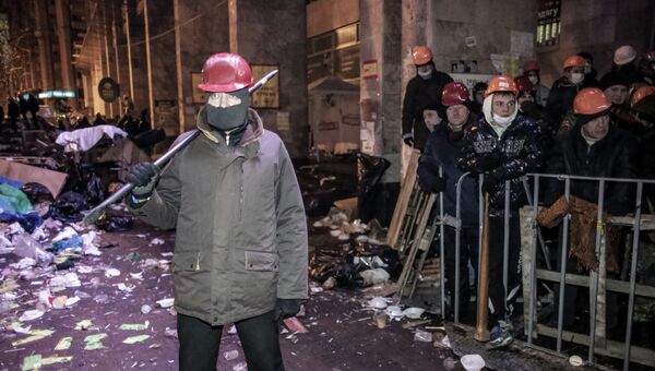 Сторонники евроинтеграции на баррикадах на площади Независимости в Киеве. Архивное фото