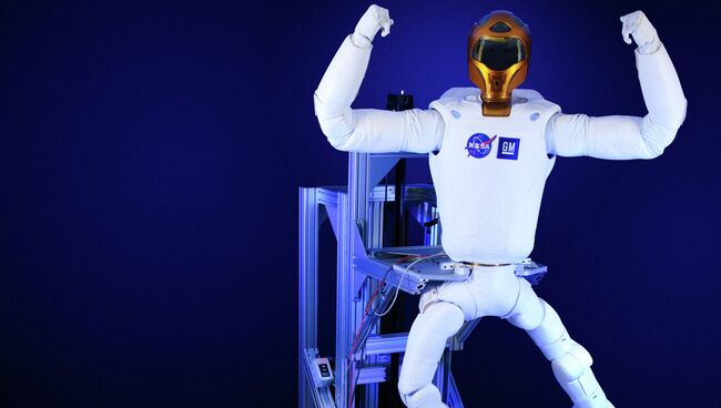 Специалисты НАСА создали ноги для американского робота-астронавта R2 Специалисты НАСА создали ноги для американского робота-астронавта R2