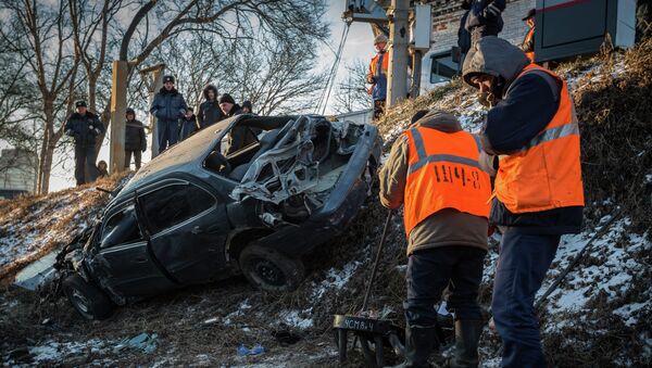 Аэроэкспресс столкнулся с автомобилем во Владивостоке. Фото с места события.