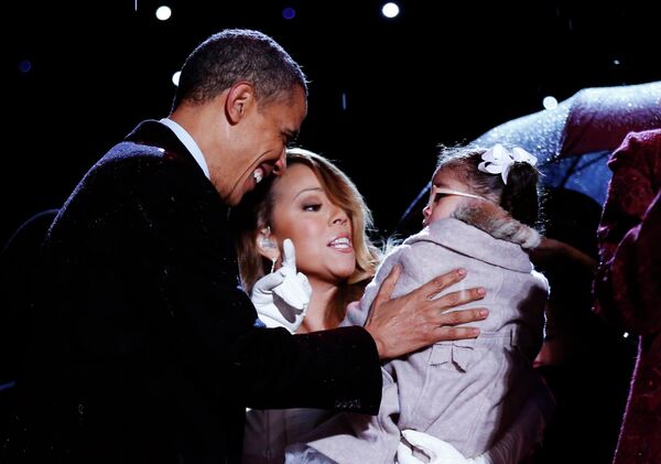 Президент США Барак Обама и певица Мэрайя Кэри с дочерью