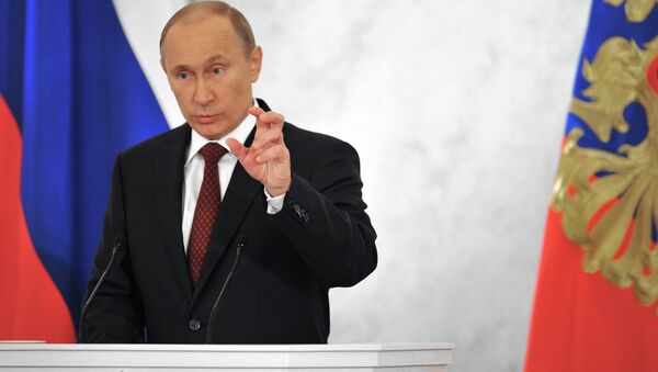 Президент России Владимир Путин выступает с ежегодным посланием к Федеральному Собранию РФ в Георгиевском зале Кремля. 12 декабря 2012 года, фото с места события