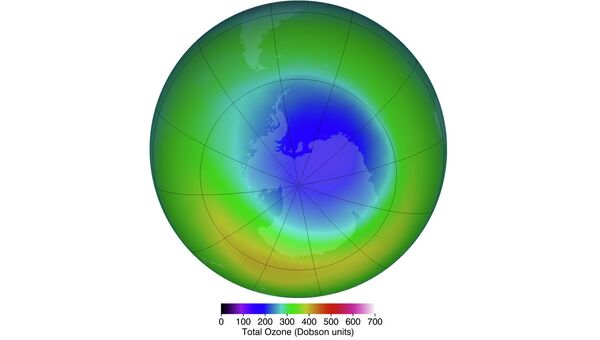 Размер озоновой дыры в октябре 2013 года, фиолетовый цвет соответствует области с наименьшим количеством озона