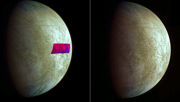 Ученые использовали снимки спутника Юпитера, Европы, сделанные зондом Галилео еще в 1998 году. Им впервые удалось рассмотреть на поверхности спутника глинистые материалы – их на Европу принесло какое-то небесное тело (комета или астероид), считают исследователи
