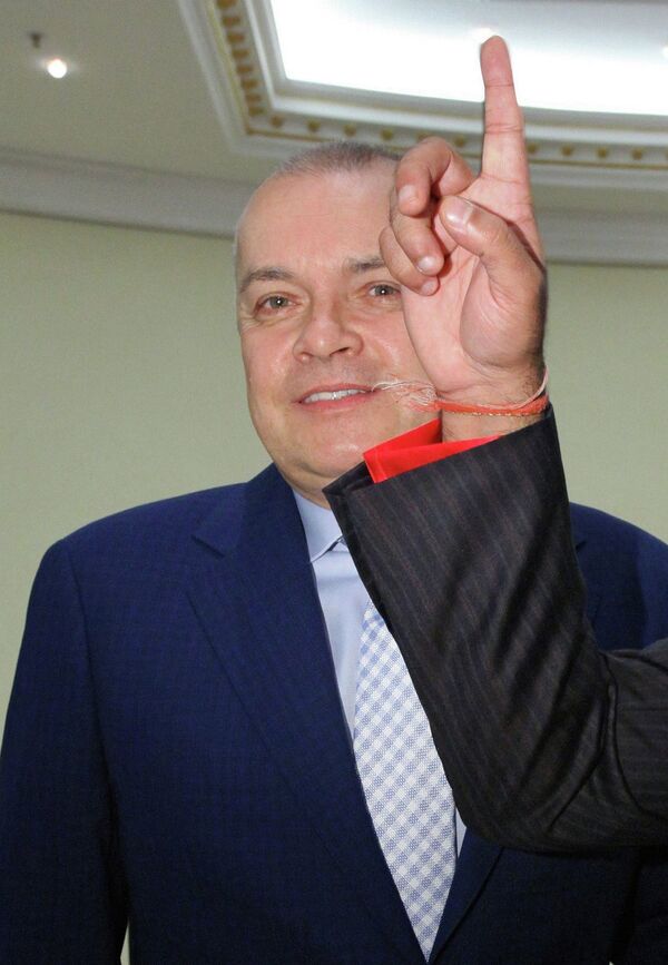 Тележурналист Дмитрий Киселев на праздновании 7-ой годовщины компании Императорский портной в отеле Ритц-Карлтон. Тележурналист Дмитрий Киселев на праздновании 7-ой годовщины компании Императорский портной в отеле Ритц-Карлтон.