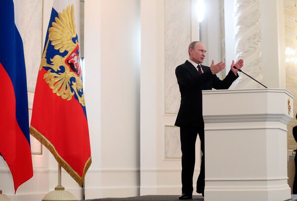 Президент России Владимир Путин во время оглашения ежегодного послания президента Российской Федерации Федеральному Собранию в Георгиевском зале Кремля. Президент России Владимир Путин во время оглашения ежегодного послания президента Российской Федерации Федеральному Собранию в Георгиевском зале Кремля.