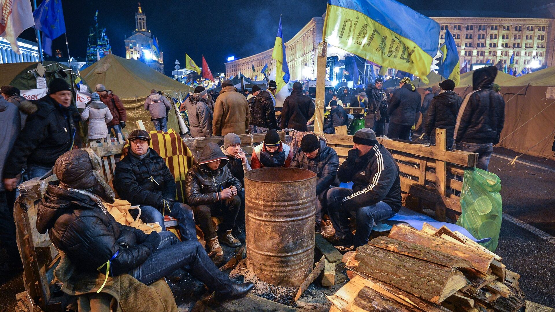 Сторонники евроинтеграции Украины на площади Независимости в Киеве - РИА Новости, 1920, 21.11.2023
