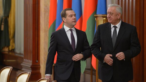 Дмитрий Медведев и Михаил Мясникович, архивное фото