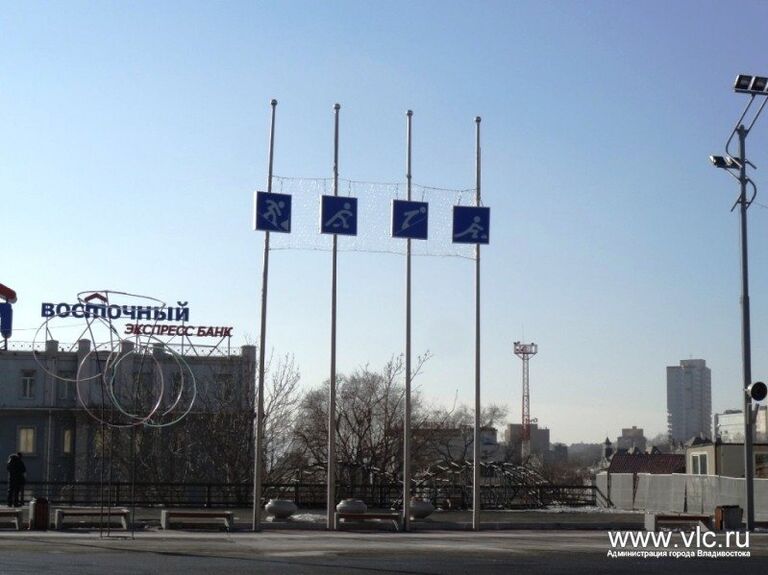 Возведение новогоднего городка во Владивостоке