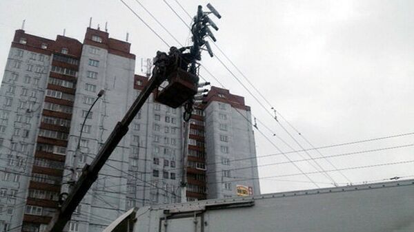 Установка комплекса видеофиксации на пересечении улиц Немировича-Данченко и Ватутина в Новосибирске, фото с места события