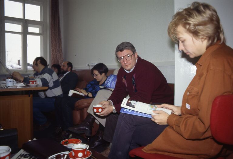 Основатели Эксперта Александр Привалов, Никита Кириченко (на заднем плане) и Андрей Шмаров в редакции журнала. Середина 1990-х