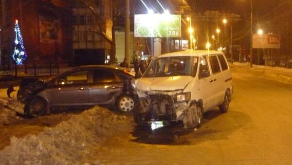 Три автомобиля столкнулись в центре Томска, событийное фото