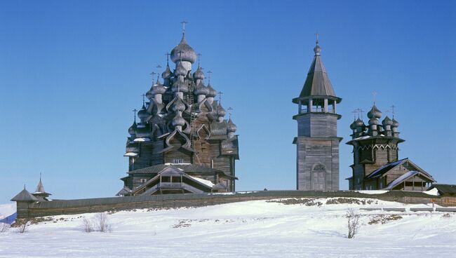 Архитектурный ансамбль острова Кижи. Архивное фото.