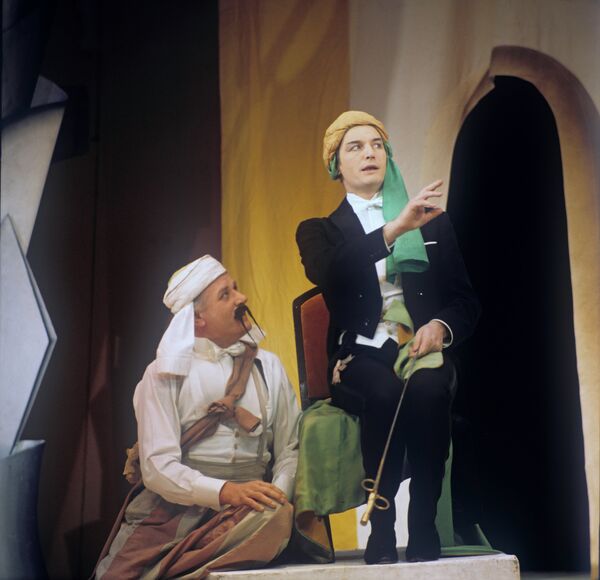 Г. Дунц и В. Лановой в спектакле Принцесса Турандот