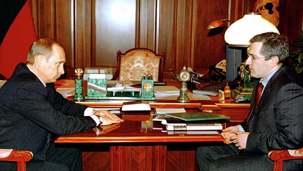 Президент РФ Владимир Путин и Михаил Ходорковский. Архивное фото, 2002 год