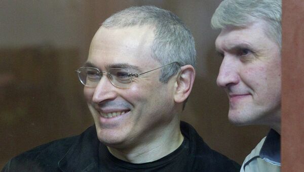 Экс-глава ЮКОСа Михаил Ходорковский и экс-глава МФО Менатеп Платон Лебедев (слева направо) . Архивное фото