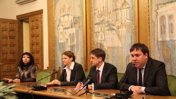 Заместитель главы администрации Костромы Олег Болоховец (второй справа), фото с места события