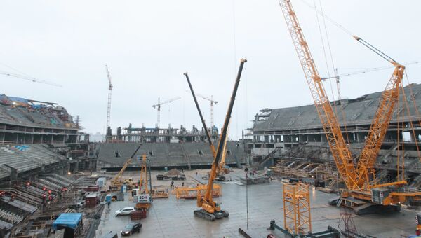 Строящийся стадион Зенит-Арена на Крестовском острове в Петербурге. Фото с места события