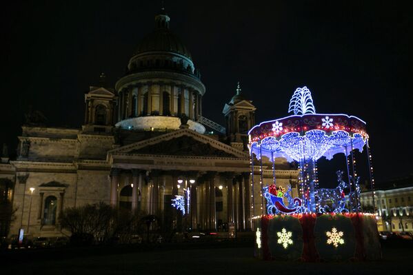 Новогодние огни в Петербурге