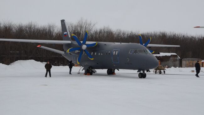 Самолет Ан-140, архивное фото