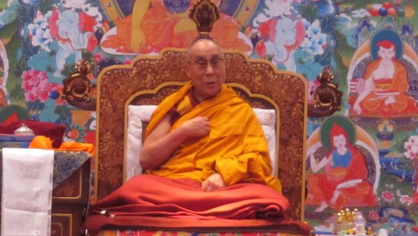 Далай-лама рассказывает российским паломникам о том, что эгоизм порождает страдания
