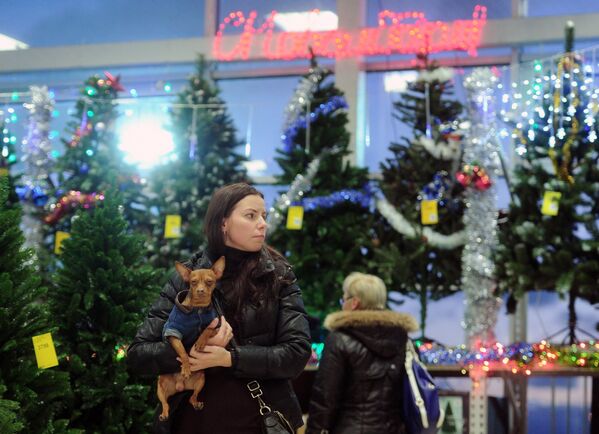 Продажа новогодних украшений в Великом Новгороде