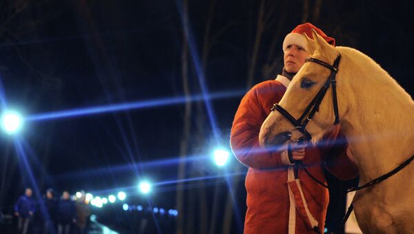 Зажжение новогодней елки на Софийской площади в Великом Новгороде. Архивное фото