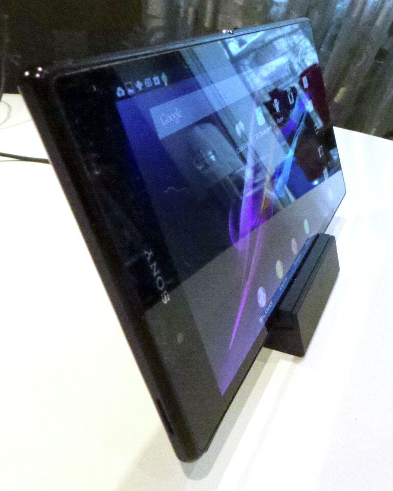 Sony Xperia Z Ultra. На зарядку — становись! Sony Xperia Z Ultra. На зарядку — становись!