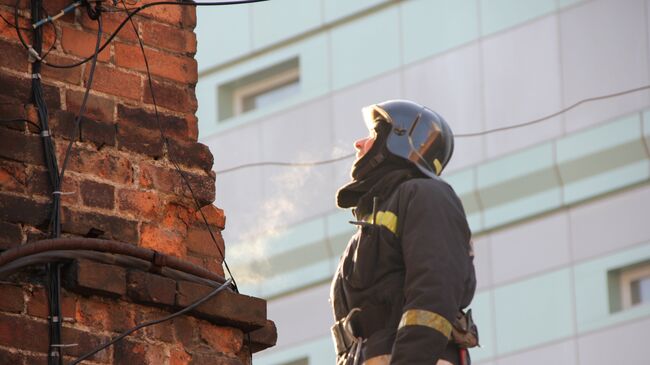 Пожарный, архивное фото.