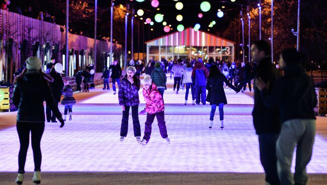 Каток в Центральном парке культуры и отдыха имени Горького, архивное фото